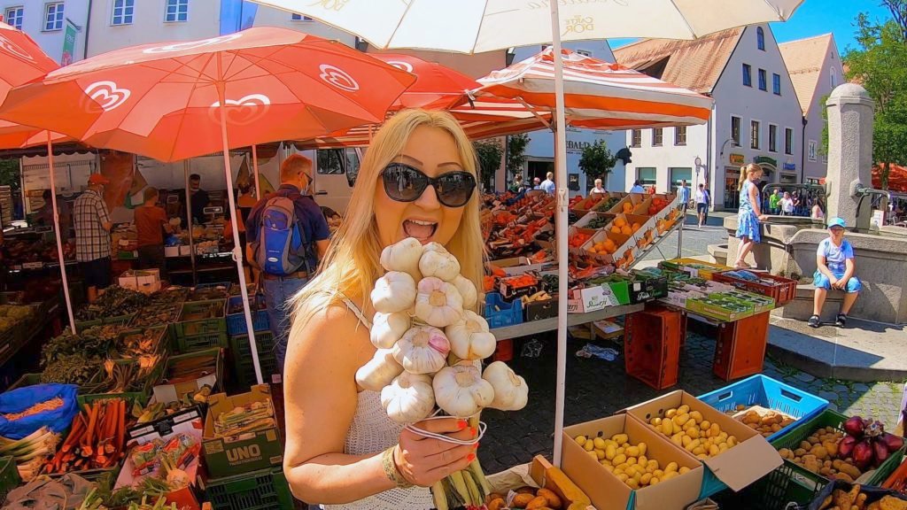 Weiden woman eating a clove of garlic